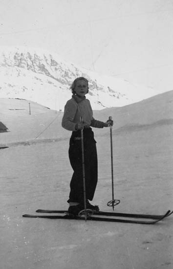 Renee-Skiing